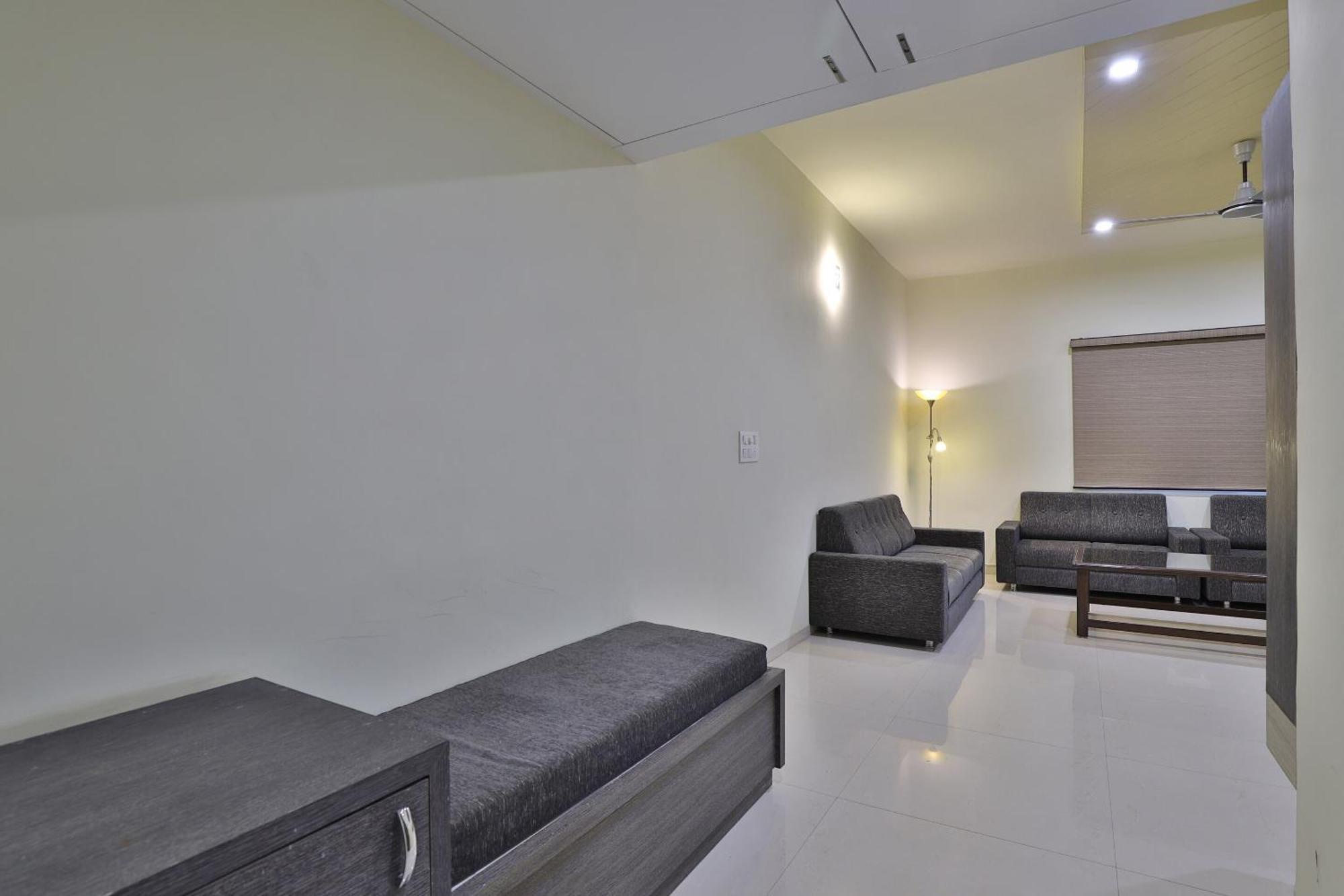 Atithi Resort Bharuch Екстериор снимка