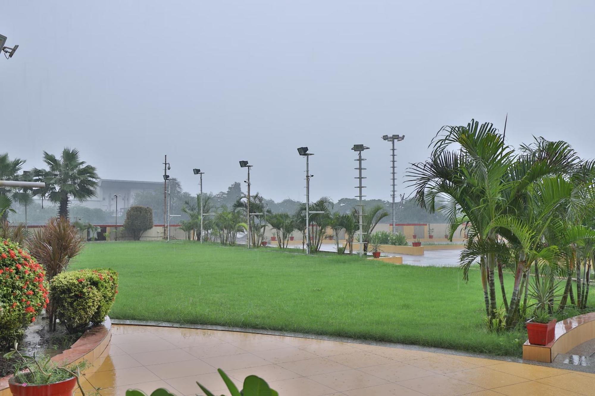 Atithi Resort Bharuch Екстериор снимка